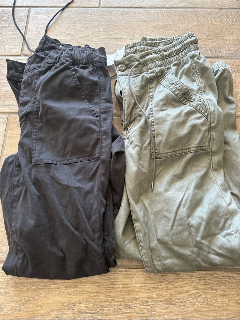 American Eagle Outfitters Drawstring Jogger Pants - Black & Olive